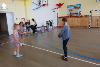 Зарядка со стражами порядка